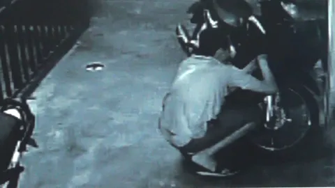 เดือดร้อนหนัก!! สาววอนคุณโจรกลับตัวกลับใจ เอามอเตอร์ไซค์มาคืน (คลิป)