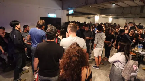 ตร.บุก ผับเปิดเกินเวลา ย่าน ถ.พระราม 6 จับ 250 คน เจอฉี่ม่วง 28 ราย