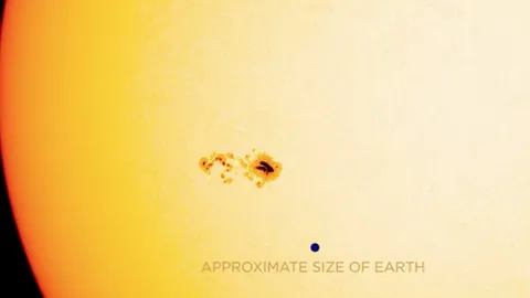 ตะลึง นาซา พบจุดดับยักษ์ บนดวงอาทิตย์ กว้าง 1.2 แสนกม. ใหญ่กว่าโลก (คลิป)