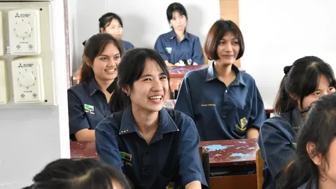 เหตุผลฟังขึ้น น้องมะปราง ช่วยพ่อแม่ขายของยันดึก จนมาโรงเรียนสาย