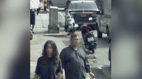 ออกหมายจับแล้ว สาวซิ่งเบนซ์ป้ายแดง ขับลากร่าง ตร.ล้มกลิ้งกลางถนน