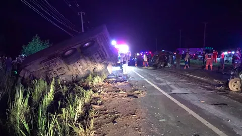 ฟอร์จูนเนอร์ ชนสยอง 4 คันรวดที่ถนนสีคิ้ว-ชัยภูมิ ดับ 3 เจ็บ 11