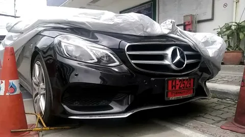 ยึด ‘เบนซ์ป้ายแดง’ จอดสน.ท่าข้าม คนขับมอบตัวแล้ว อยู่ระหว่างสอบปากคำ (คลิป)