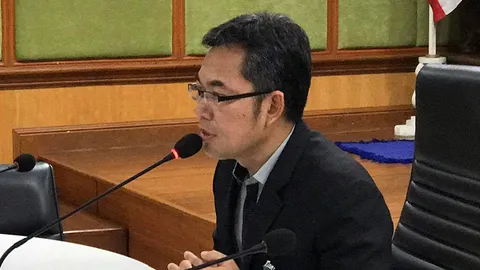 หนองแขมจัดเทศกิจ พานักเรียนข้ามถนน