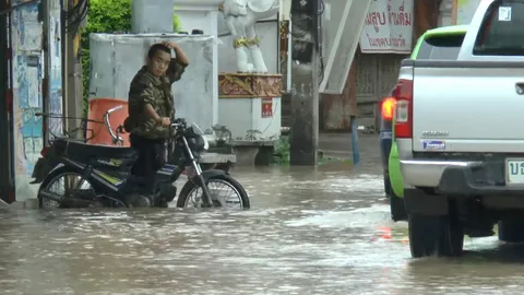 คนดอกคำใต้ เร่งรับมือ ฝนตกทั้งคืน น้ำทะลักท่วมตลาด-บ้านเรือนประชาชน