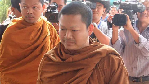 ดีเอสไอ ย้ำ ‘เณรคำ’ ขาดจากความเป็นพระ ชี้ ห่มจีวรกลับไทย ผิดพ.ร.บ.สงฆ์