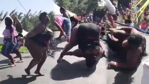 คนผอมมีอาย! สาวอวบสะโพกระเบิด เต้นยั่วโชว์ท่ายาก แต่ดั้น...ผิดคิว (คลิป)