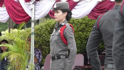 เผยโฉม หมวดอ้อย ครูฝึกสวยระเบียบเป๊ะ เข้มจนตำรวจชายไม่กล้าหือ!! (คลิป)