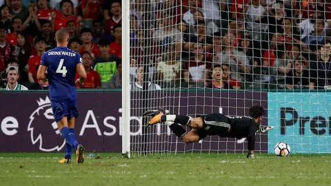 ไม่เคยเห็นมาก่อน! 'จิ้งจอกสยาม' ประเดิมจุดโทษใหม่ ลิ่วชิงดำหงส์แดง (คลิป)