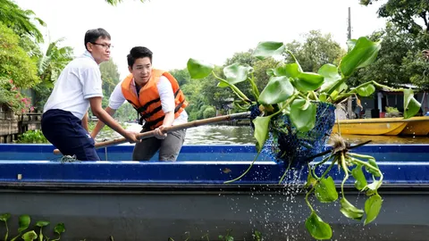'น็อต กราบรถ' กำจัดผักตบ ทำกิจกรรมร่วมกับกรมคุมประพฤติ