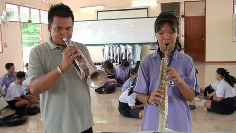 น้ำใจคนไทยแห่ช่วย'น้องเอิร์น'เด็กยากจน-เรียนดี ดนตรีเก่ง พ่อป่วยโรคไต