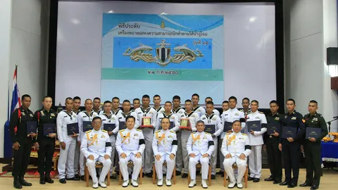 ผบ.กร.ประดับเครื่องหมายให้ 24คนเหล็ก ผ่านหลักสูตรนักทำลายใต้น้ำจู่โจม