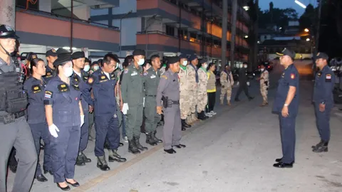 บุกจู่โจมเรือนจำเบตง ตรวจนักโทษ 318 คนไม่พบฉี่ม่วง-ปลอดสิ่งผิดกฎหมาย