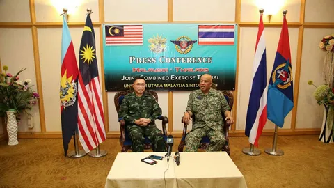 'บิ๊กปุย' ควง 'ผบ.สส.มาเลเซีย' ปิดการฝึก JCEX THAMAL 2017