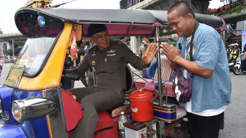 น.1 ระดมตำรวจร่วมปล่อยแถว แท็กซี่ปลอดภัย อุ่นใจประชาชน (Safety Taxi) 