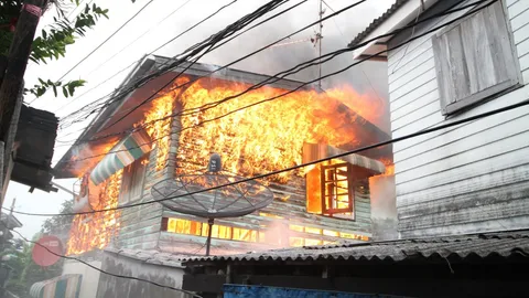 แม่ค้าไปขายขนมหวานตลาดปากน้ำ เพื่อนโทรบอก ไฟไหม้บ้านวอด