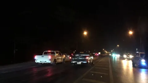 แว้นหลบไป วัยรุ่นหาดใหญ่ ปิดถนนแข่งปิกอัพ-เก๋ง อัดกันควันโขมง (คลิป)