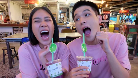 สกาย & เบลล์ ชวนฟินจิ้นนอกจอ ควงเที่ยว-ช็อปแลนด์มาร์กแนวอาร์ต