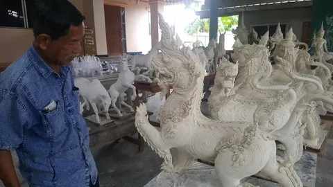 ช่างเมืองเพชรปั้นสัตว์หิมพานต์ประกอบพระเมรุมาศ คืบ70% ยันเสร็จทันกำหนด (คลิป)