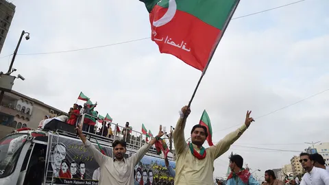 นายกฯปากีฯลาออกเซ่นพิษคอร์รัปชัน