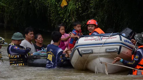 ช่วยอพยพ 