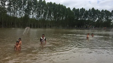 อ.เฝ้าไร่-อ.นาดี หนองคาย ยังอ่วม น้ำเข้าท่วมถนน-นาข้าวกว่า 5 หมู่บ้าน