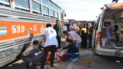 สลด ป้าวัย 56 โดนบัสโดยสารทับตายคา บขส.ชุมแพ โชเฟอร์ยืนยัน คนชนรถ   