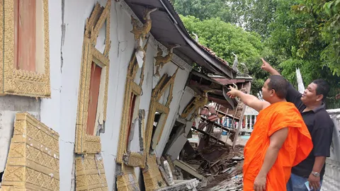 โบสถ์ทรุด