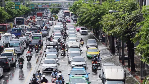 ศุกร์เลิกงาน ฝนมาตามนัด! หลายพื้นที่รถติด ‘ราชปรารภ’ เริ่มท่วมแล้ว