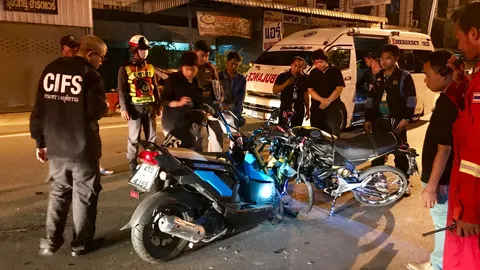 หนุ่ม ซิ่งจยย.จะไปรับแฟน หลุดโค้ง ชนประสานงา จยย.สาว ดับคาที่ 2 ศพ