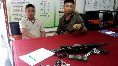 แก๊งทวงหนี้หลงทาง ขับปิกอัพวนในหมู่บ้าน ค้นในรถตะลึง มีเอ็ม16 ด้วย 