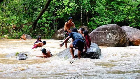 น้ำป่าถล่ม