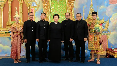 โปรดเกล้าฯให้ คณะโขนศิลปาชีพ ร่วมถวายความจงรักภักดี แสดงกลางแจ้ง งานถวายพระเพลิงพระบรมศพ ในหลวง ร.9