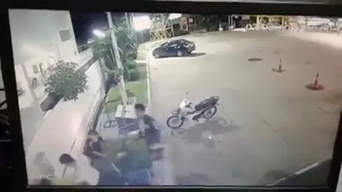 ขอนแก่นอยู่ยาก! ครอบครัวแพร่ภาพ อันธพาล7รุม1 ฟันนศ.สาหัสคาปั๊ม(คลิป)  