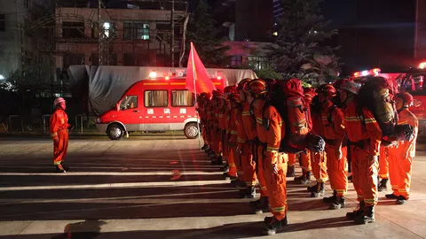 จีน เร่งส่ง กู้ภัย ทีมแพทย์ ลงช่วยปชช.หลังแผ่นดินไหว 7.0 'จิ่วจ้ายโกว'