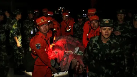 ยอดเหยื่อธรณีพิโรธจีนพุ่ง 9 ศพเจ็บ 164 คน ดินไหวอีกลูก 6.3 ที่ซินเจียง