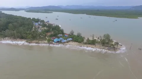 วอนนายกฯช่วย คลื่นเซาะชายฝั่ง พังงา ต้นไม้จมทะเล หวั่นท่วมถึงบ้าน