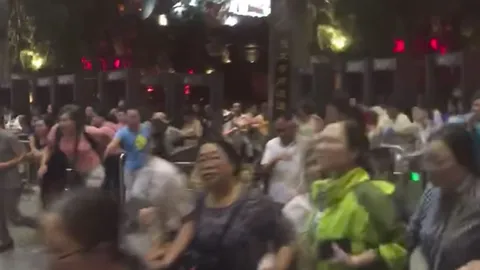 นาทีช็อก ธรณีพิโรธเขย่าเสฉวน คนกลัวสุดๆหนีตาย ยอดเหยื่อพุ่ง (คลิป)