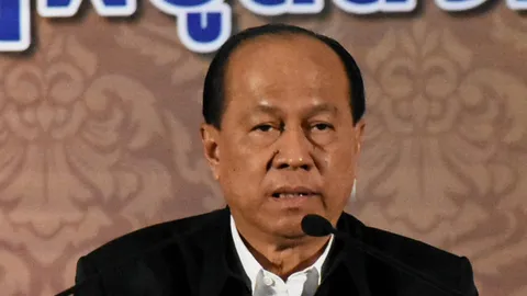 ถอนเสาไฟไปปักทะเลบางขุนเทียน