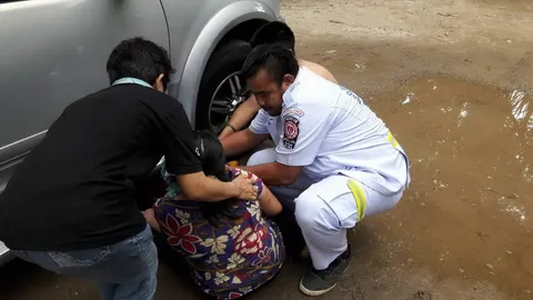 พ่อแม่ใจสลาย! คนขับมองไม่เห็นถอยรถทับหัวลูกชายวัย 5 ปี ดับคาอ้อมอก