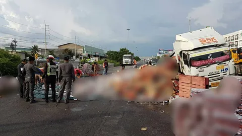 แนะหลีกเลี่ยงพระราม 2 ขาออกติดหนัก! รถบรรทุกลังเบียร์คว่ำ ขวางทุกช่อง 