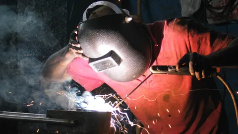 คาด พ.ร.บ.คุ้มครองแรงงานใหม่มีผลปีนี้ ลูกจ้างทำงาน20 ปีขึ้นได้ประโยชน์