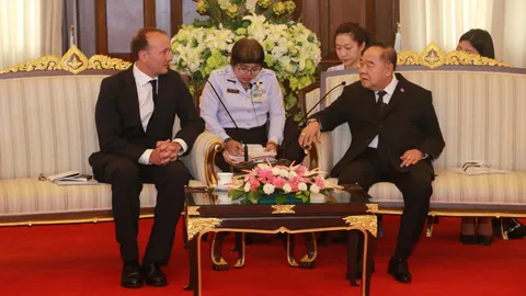 คณะผู้บริหาร EJF เข้าเยี่ยม บิ๊กป้อม ชมไทยพัฒนาแก้ประมงผิดกฎหมายดี