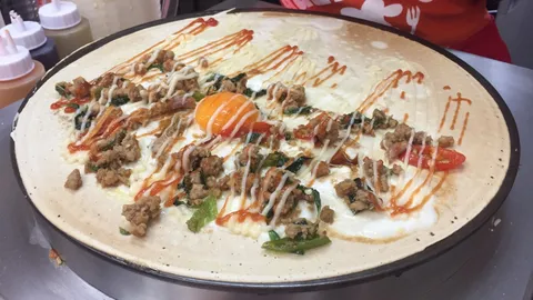 ลองยัง! เครปกะเพราหมูไข่ดาว จากเมนูสิ้นคิด สู่มื้อกลางวันสุดครีเอต