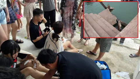 พื้นบันไดปูน ปลายสะพานปลาหาดเจ้าหลาว ทรุด! กลุ่ม นศ.ม.บูรพา ร่วงตกทะเล