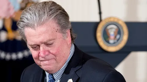 ลาอีกคน ทรัมป์ไล่ ‘สตีฟ แบนนอน’ พ้นตำแหน่งหัวหน้าที่ปรึกษายุทธศาสตร์