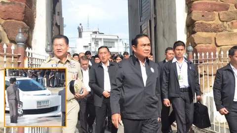 บิ๊กตู่ ไหว้ย่าโม รับดอกกุหลาบขาวจากแฟนคลับโคราช รถตู้ทะเบียนสวยมาก! 