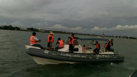 สปีดโบ๊ตระเบิดตูมกลางทะเลแหลมงอบ นทท.โดดน้ำหนีตาย เจ็บ 5 พนง.เรือหาย 1