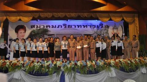 สมาคมภริยาทหารเรือ มอบเงินสนับสนุน กรมแพทย์-สถานศึกษา ทร.