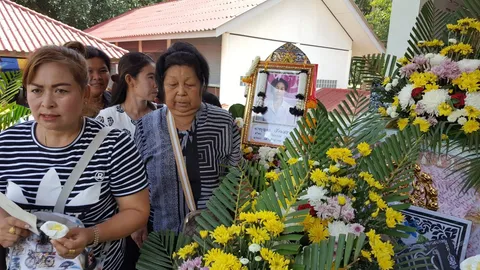 ญาตินำร่างยายวัย 62 ปีเหยื่อรถชนจากการแข่งแรลลี่ที่สระบุรีเผาแล้ว